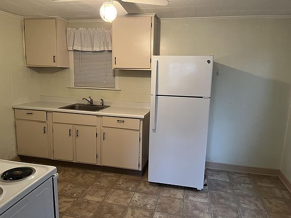 3rd image of 87 Pullman Ave #2