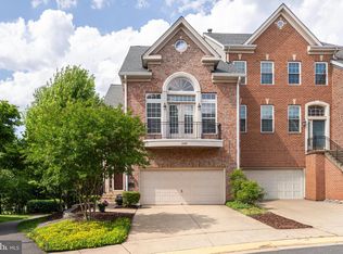 1925 Logan Manor Dr, Reston, VA 20190