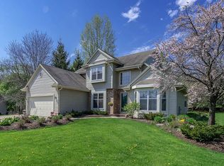 W313S3931 Frederick Pl, Waukesha, WI 53189