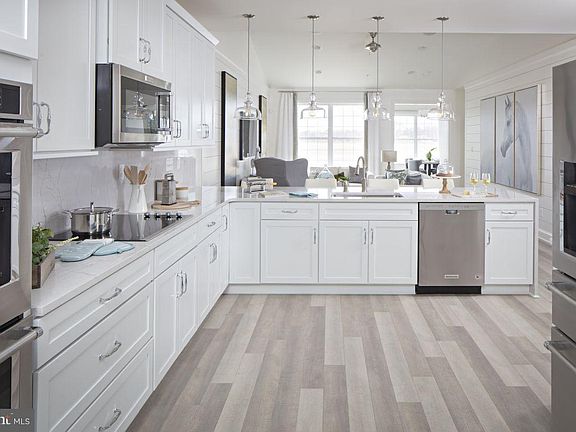 5th image of 917 Moorings Cir