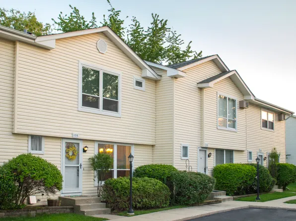 126 Raintree Ct Unit 2, Aurora, IL 60504