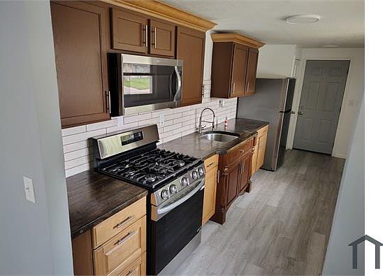 3rd image of 217 Harrison St