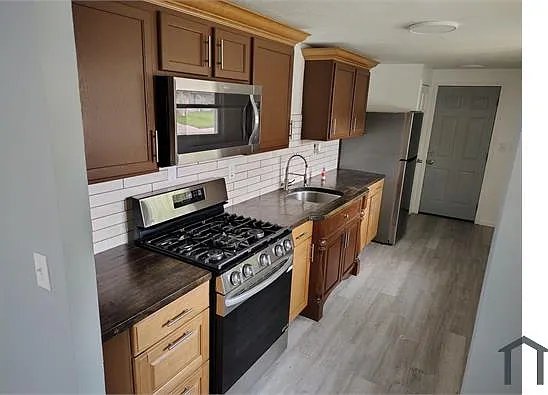 217 Harrison St — Photo 3