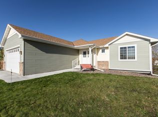 29366 Mary St, Lindstrom, MN 55045