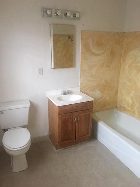 2nd image of 498 N Arizona Ave APT 11
