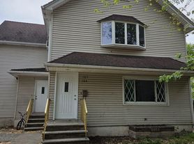 104 River St, East Rutherford, NJ