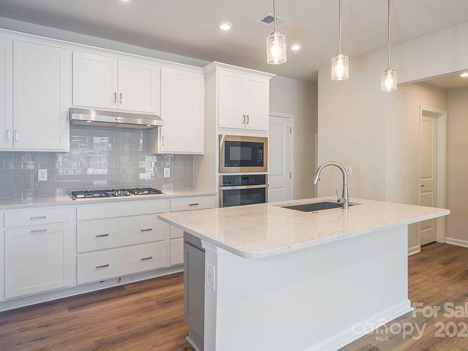 1st image of 118B Berkeley Ave