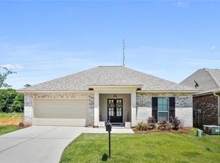 624 Autumn Gardens Dr, Madisonville, LA 70447