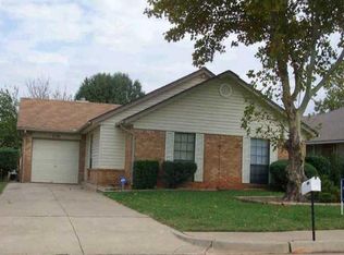 2125 W Silver Fox Dr, Edmond, OK 73003