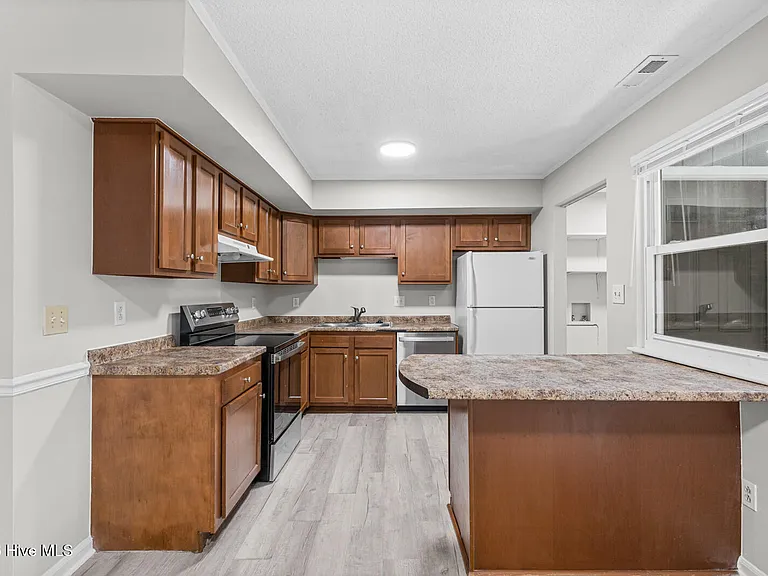 526 Myrtlewood Cir — Photo 7