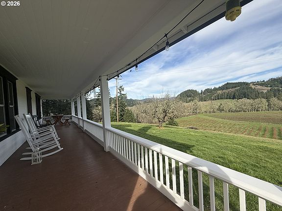 4th image of 355 Banks Creek Rd