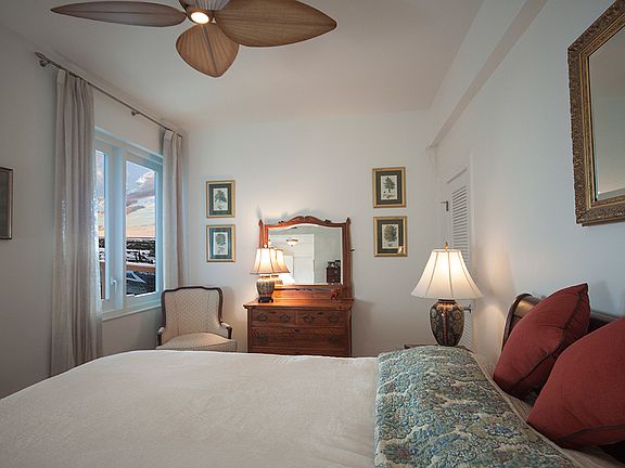 4th image of 2301 Collins Ave Ph 021