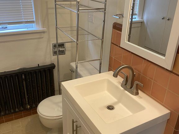 5th image of 420 N Yakima Ave APT 1