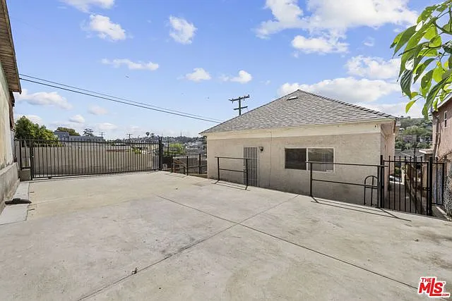 3611 Whiteside St #B — Photo 12
