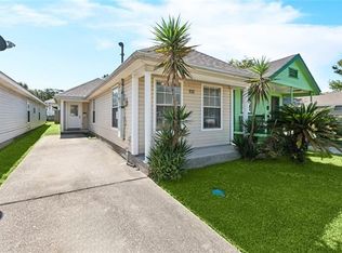 932 Porter St, Gretna, LA 70053