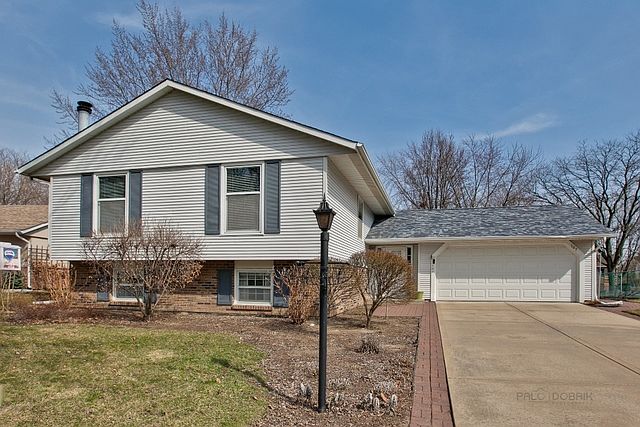 1st image of 107 S Deerpath Dr