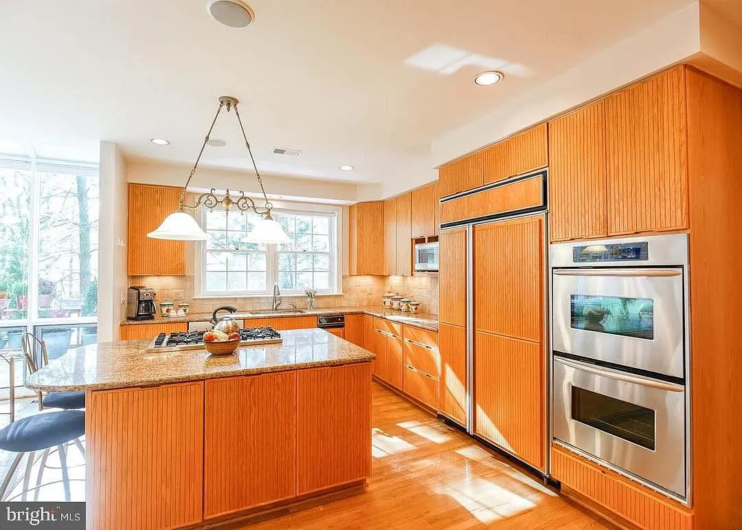 5 bed, 4.5 bath, 5463 sqft, $6,800 — Photo 4