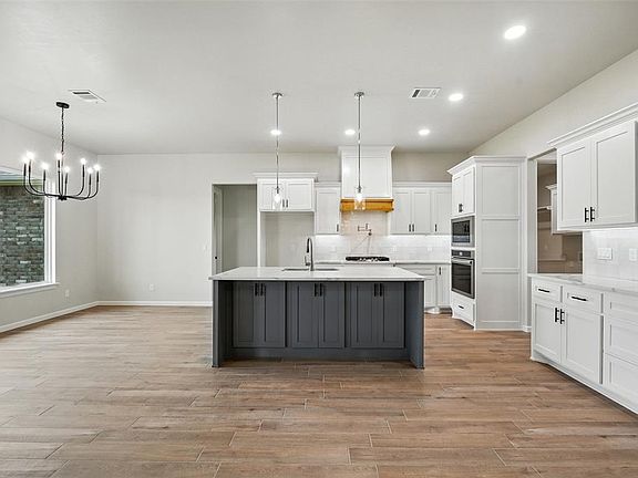 5th image of 4449 Raymond Ln
