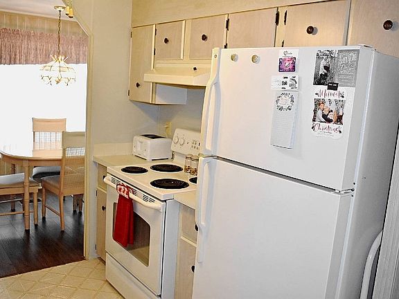 4th image of 28944-133 Hubbard St
