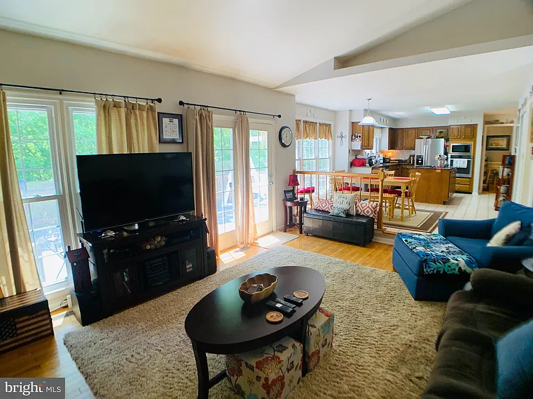 8604 Oak Chase Cir — Photo 25