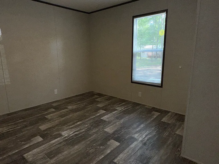 2777 Laurel Cir — Photo 9