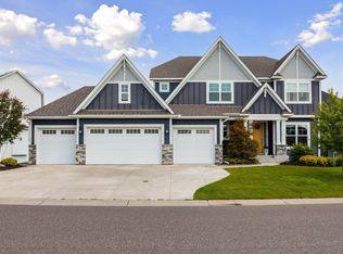 62 Rapp Farm Blvd, North Oaks, MN 55127