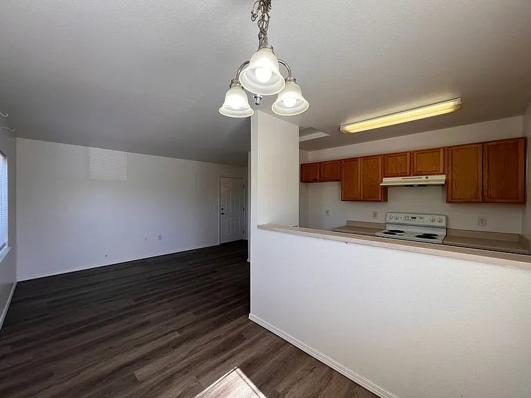 Bramwell - 430 Willow Way — Photo 5