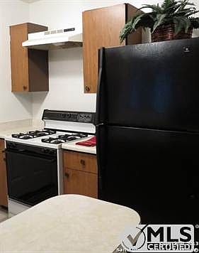 4th image of 140 Lost Forest St