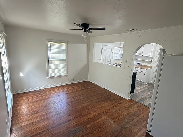 1520 Glen Ave — Photo 1