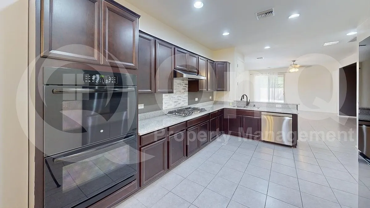3 bed, 2.0 bath, 1444 sqft, $1,899 — Photo 4