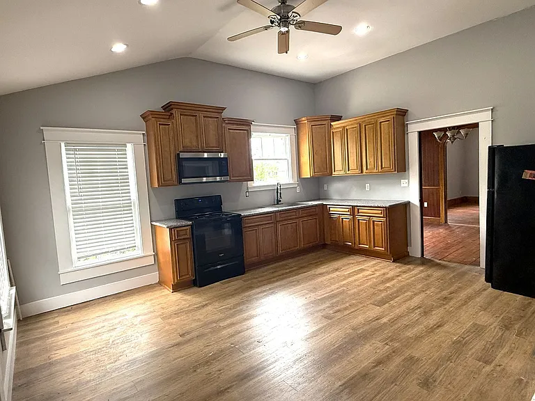 316 Kirkman St — Photo 13