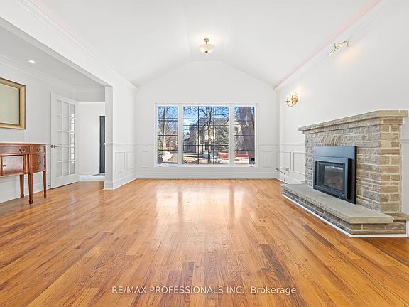 2nd image of 560 Meadow Wood Rd
