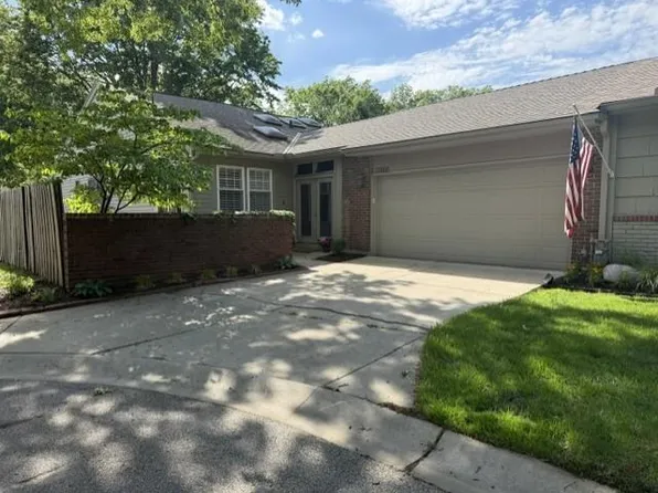 12856 Cambridge Ter, Leawood, KS 66209