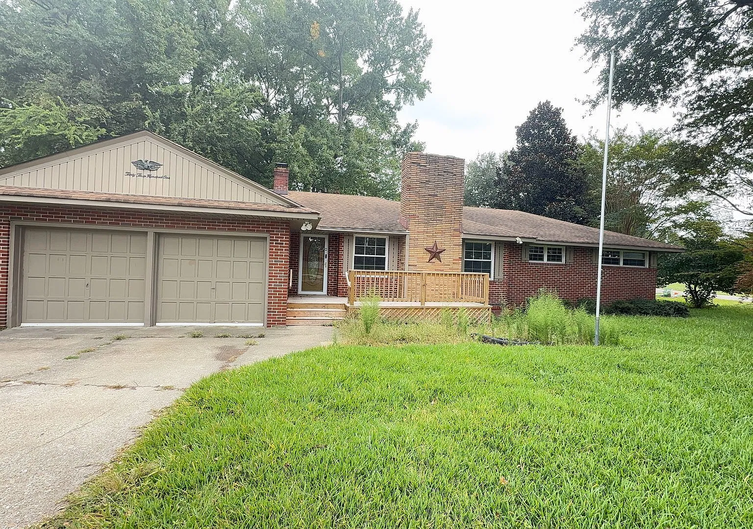 Spacious Brick Ranch Single Family Home! — Photo 1