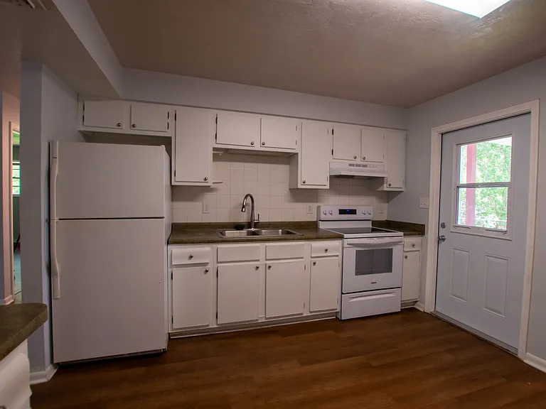 2351 SW 32nd Pl #1 — Photo 4