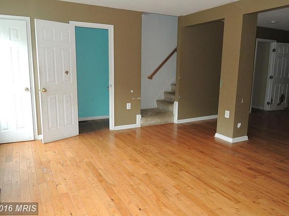 3rd image of 212 Ann St
