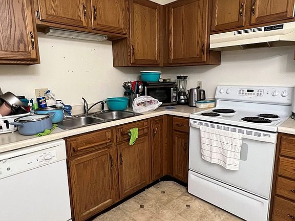4th image of 705 Woodwind Ct