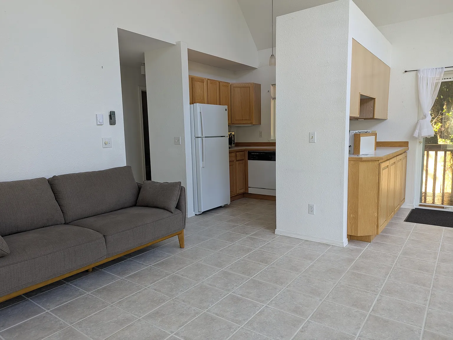 2 bed, 858 sqft, $1,800 — Photo 4