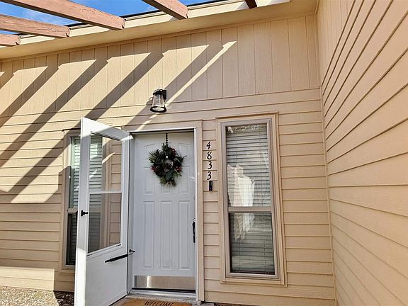 4th image of 4833 NE Winfield Cir
