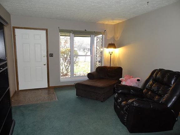 3rd image of 3043 Portsmouth Dr W