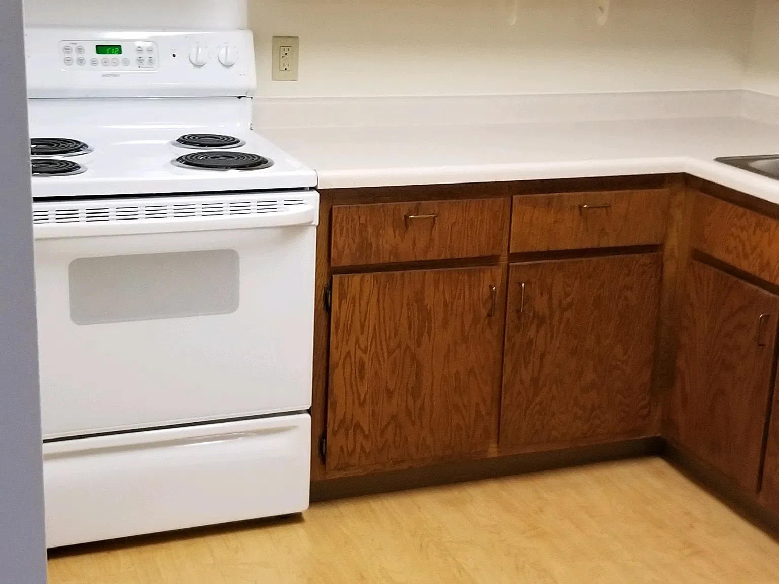 1 bed, 585 sqft, $810 — Photo 2