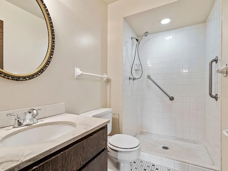 Cedarwood West Apartments | 2-Bedroom Apartments — Photo 12