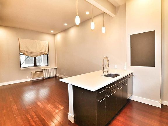 4th image of 251 W 73rd St #1