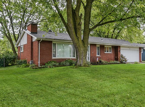2nd image of 208 Lilac Ln