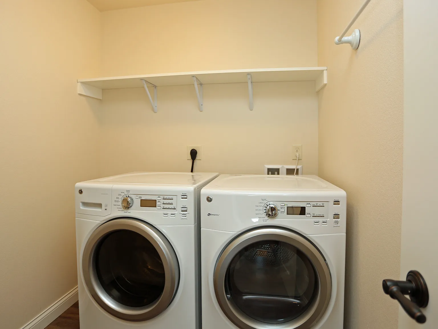 2 bed, 1368 sqft, $2,185 — Photo 4