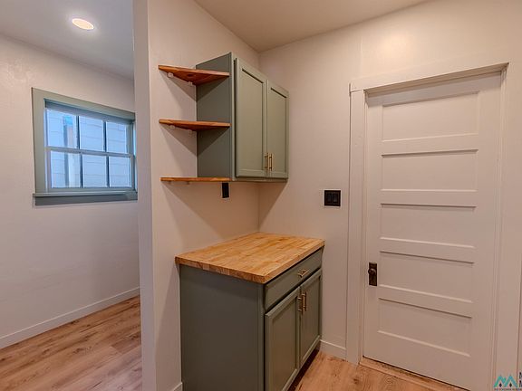 5th image of 1304 Sheldon St