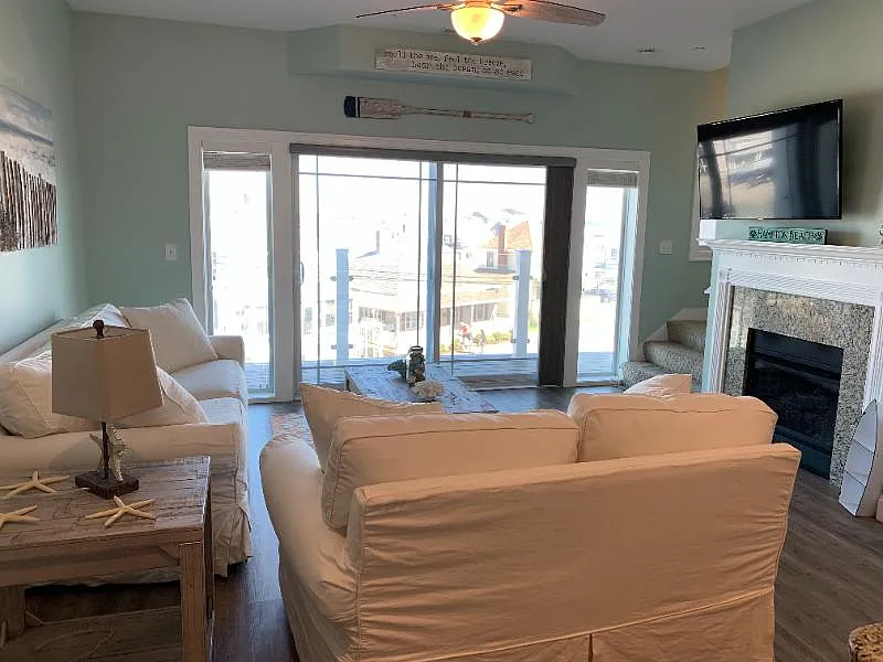 2 bed, 2.5 bath, 1386 sqft, $2,800 — Photo 3