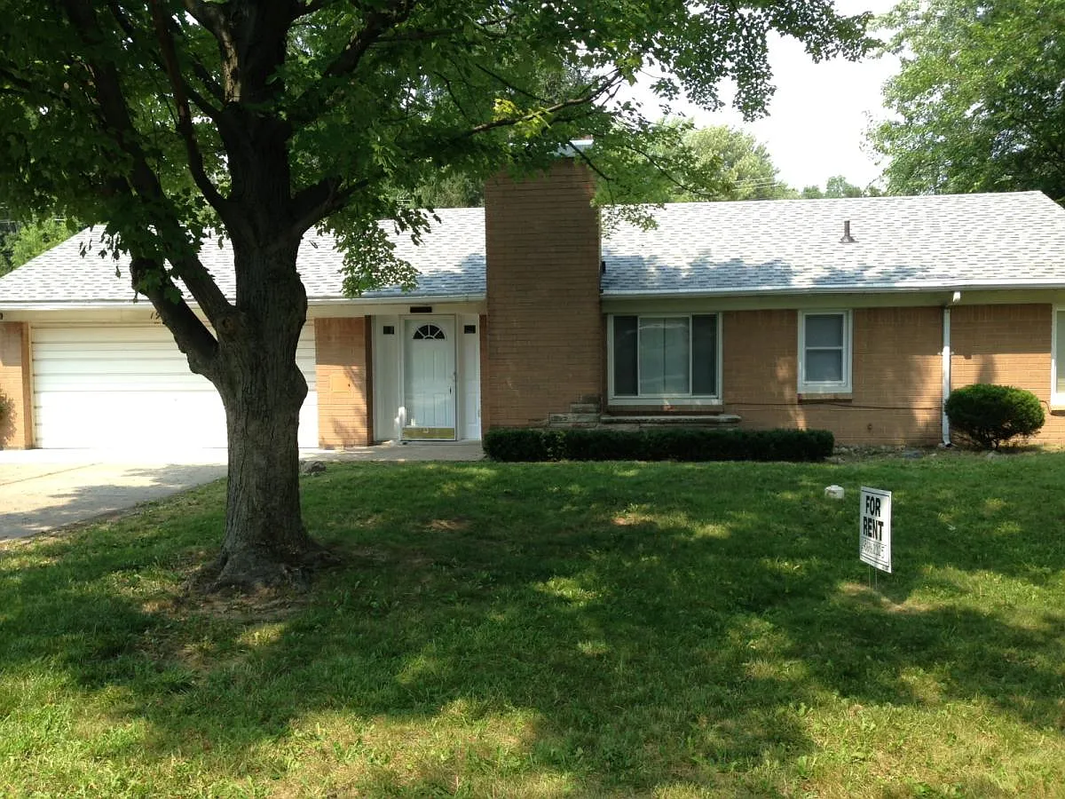 19414 Hilton Dr photo 1