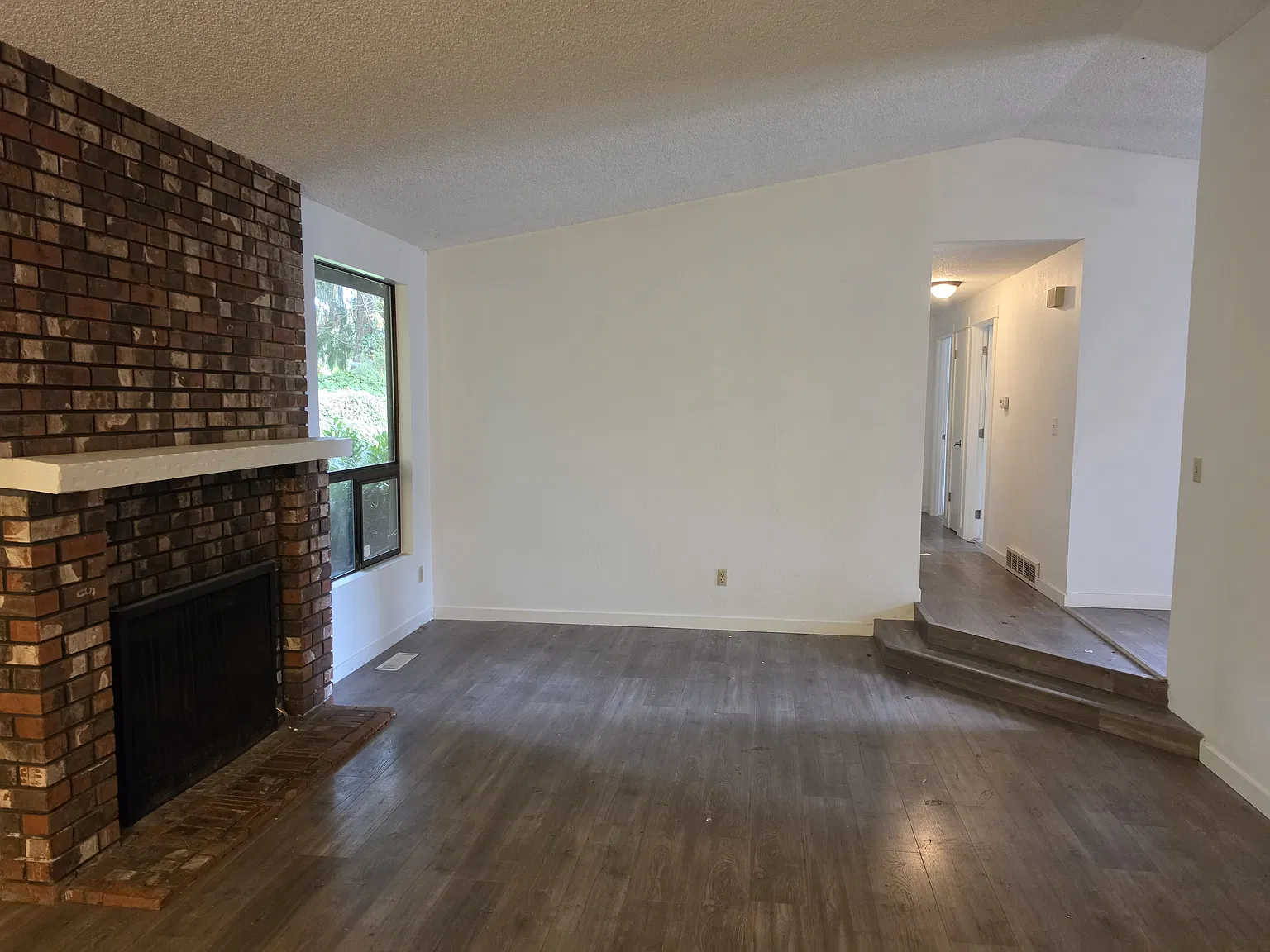 3 bed, 1350 sqft, $3,100 — Photo 3