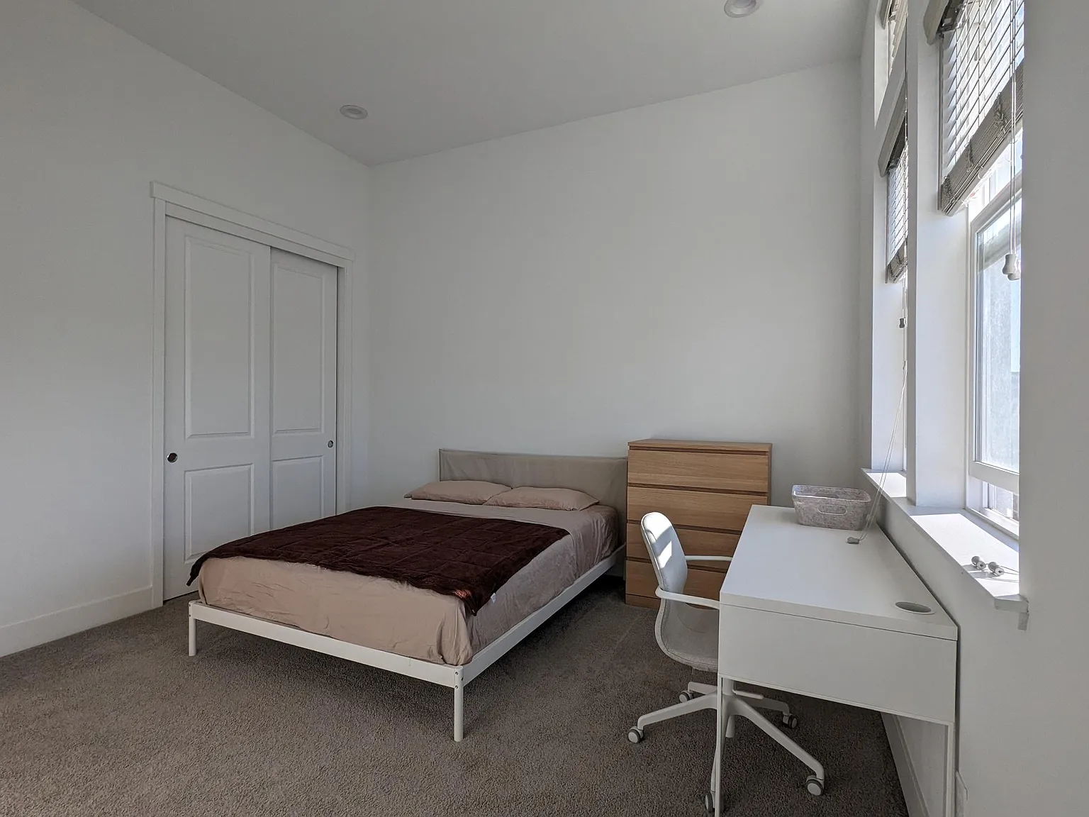 3 bed, 3.5 bath, 1876 sqft, $1,350 — Photo 1